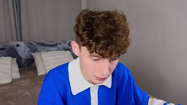 Snapshot of crisp1n chatting on November 5, 2025, 3:01 pm crisp1n online show from November 5, 2025, 3:01 pm