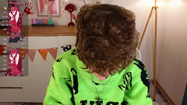 Snapshot of crisp1n chatting on November 7, 2025, 3:12 pm crisp1n online show from November 7, 2025, 3:12 pm