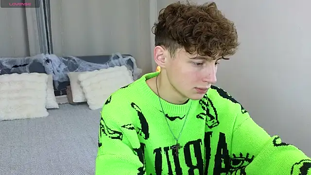 Snapshot of crisp1n chatting on November 8, 2025, 3:12 pm crisp1n online show from November 8, 2025, 3:12 pm