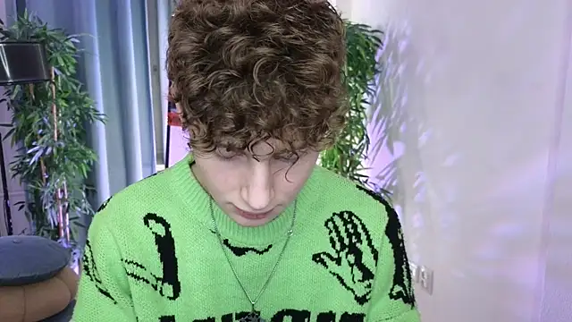 Snapshot of crisp1n chatting on November 13, 2025, 3:55 pm crisp1n online show from November 13, 2025, 3:55 pm