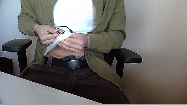 Snapshot of topg84 chatting on May 17, 2026, 2:13 pm topg84 online show from May 17, 2026, 2:13 pm