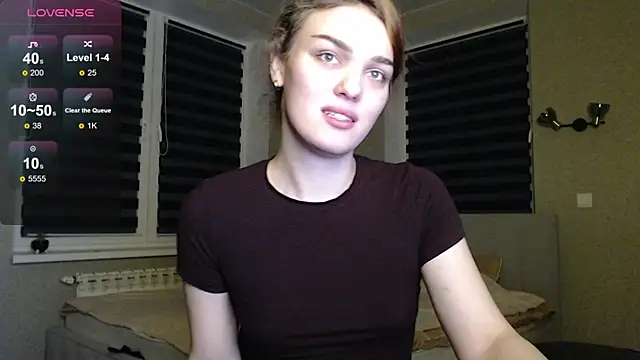 Snapshot of EmiliaRhodes chatting on October 19, 2025, 10:54 pm EmiliaRhodes online show from October 19, 2025, 10:54 pm
