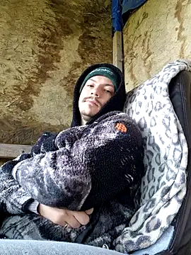 bbyxklaus online show from November 28, 2025, 11:24 am