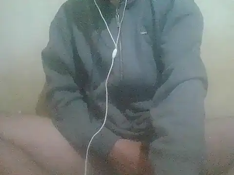 Snapshot of CannabisRecreativa chatting on October 19, 2025, 5:41 am CannabisRecreativa online show from October 19, 2025, 5:41 am