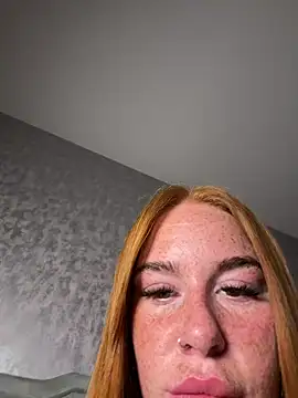 Ellieskyyee1 online show from May 1, 2026, 9:08 pm