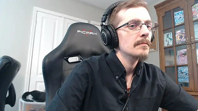 Snapshot of CasuallyCorrupt chatting on November 7, 2025, 3:50 am CasuallyCorrupt online show from November 7, 2025, 3:50 am