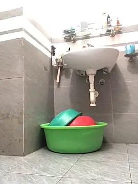 HinayLa online show from April 6, 2026, 11:05 pm