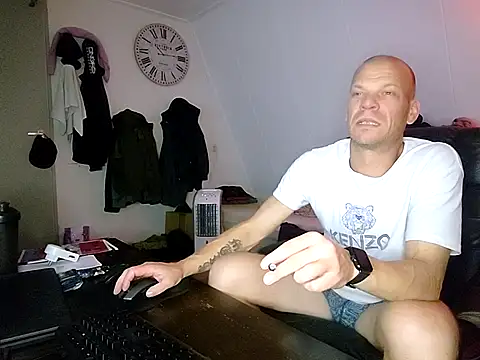 Kinky Play1 online show from October 19, 2025, 8:09 pm