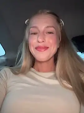 Snapshot of kira_mia chatting on March 2, 2026, 3:30 pm kira mia online show from March 2, 2026, 3:30 pm