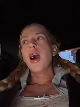 Snapshot of kira_mia chatting on March 5, 2026, 3:52 pm kira mia online show from March 5, 2026, 3:52 pm