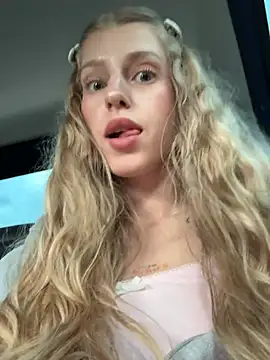 Snapshot of kira_mia chatting on July 4, 2026, 4:13 pm kira mia online show from July 4, 2026, 4:13 pm