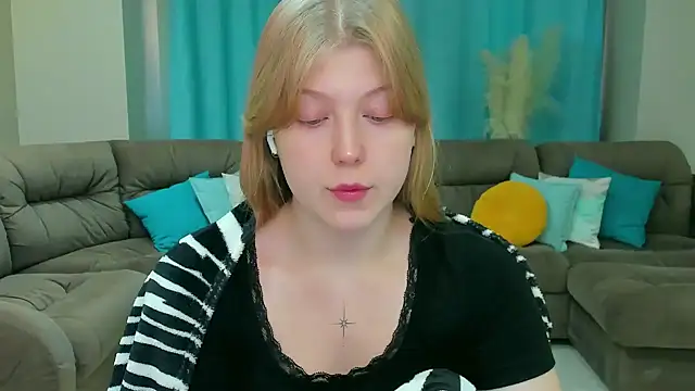 Snapshot of Stella_Light chatting on November 4, 2025, 4:11 am Stella Light online show from November 4, 2025, 4:11 am