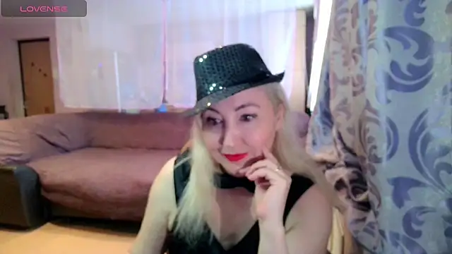 LadyKriss online show from December 23, 2025, 9:18 am
