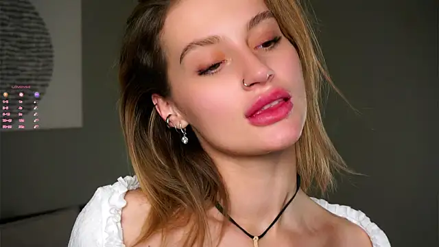 Snapshot of buvei chatting on December 19, 2025, 2:46 pm buvei online show from December 19, 2025, 2:46 pm