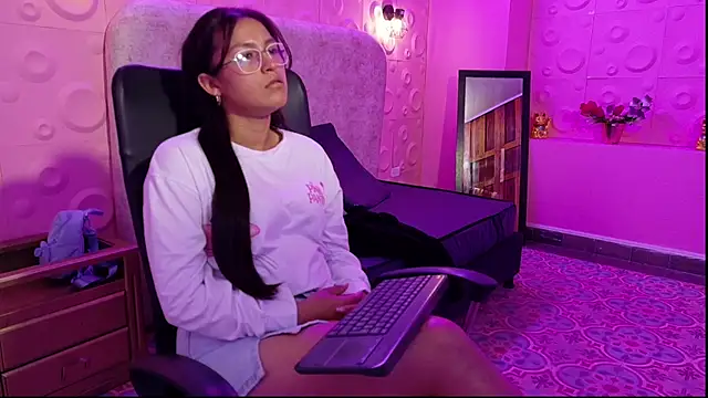 Snapshot of dalya03 chatting on October 19, 2025, 2:40 pm dalya03 online show from October 19, 2025, 2:40 pm