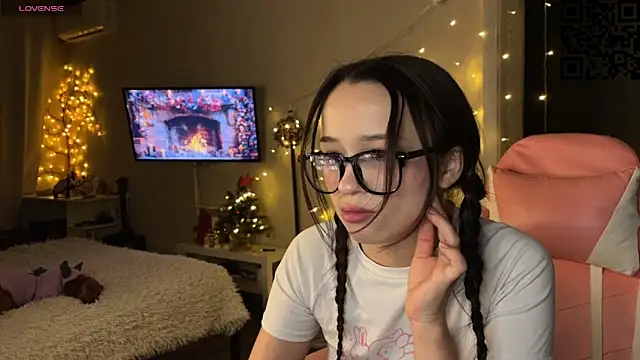 ella simons online show from December 22, 2025, 1:02 am