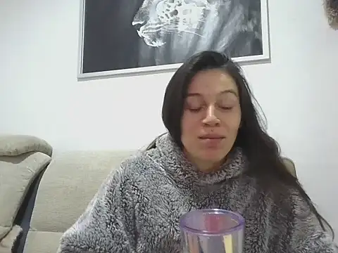 Snapshot of roma22honey chatting on October 19, 2025, 5:57 pm roma22honey online show from October 19, 2025, 5:57 pm