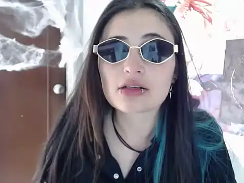 Snapshot of KittenMiss_ chatting on October 19, 2025, 7:47 pm KittenMiss online show from October 19, 2025, 7:47 pm