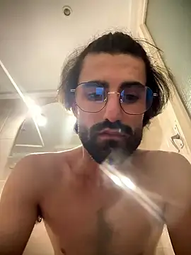 Snapshot of Paapii1098 chatting on January 11, 2026, 10:04 pm Paapii1098 online show from January 11, 2026, 10:04 pm