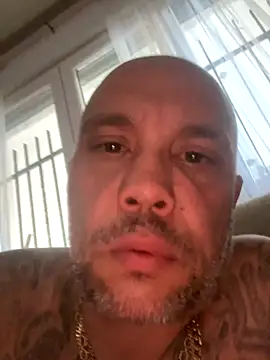 Snapshot of gitanoMad chatting on December 17, 2025, 10:32 am gitanoMad online show from December 17, 2025, 10:32 am