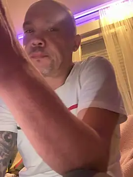 Snapshot of gitanoMad chatting on February 5, 2026, 10:25 pm gitanoMad online show from February 5, 2026, 10:25 pm