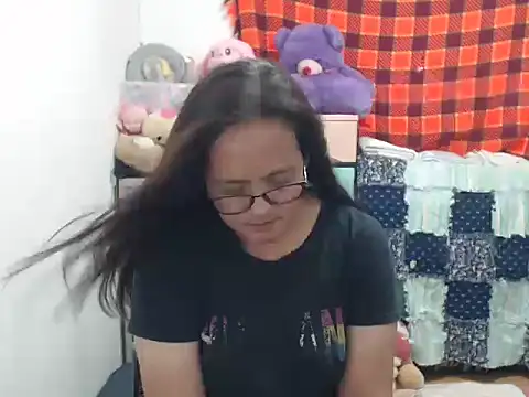 Snapshot of Kinkybela2025 chatting on November 15, 2025, 2:20 am Kinkybela2025 online show from November 15, 2025, 2:20 am