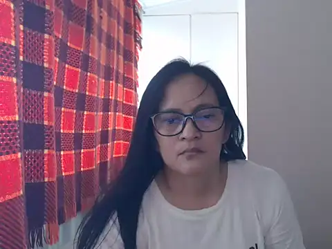 Kinkybela2025 online show from April 12, 2026, 5:12 am