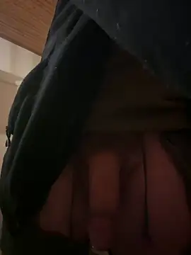 Snapshot of bart98geil chatting on February 12, 2026, 4:40 am bart98geil online show from February 12, 2026, 4:40 am