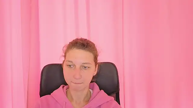 Snapshot of CuteEllii chatting on October 24, 2025, 10:11 am CuteEllii online show from October 24, 2025, 10:11 am