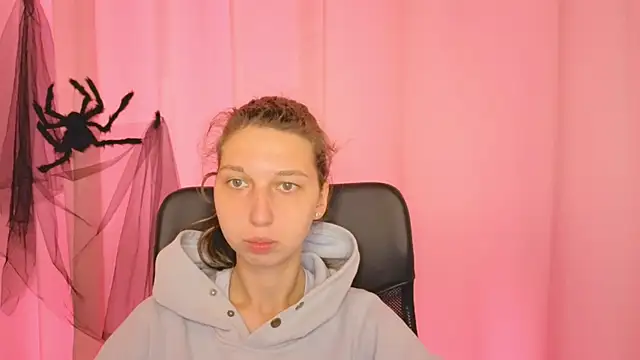 Snapshot of CuteEllii chatting on November 6, 2025, 11:11 am CuteEllii online show from November 6, 2025, 11:11 am