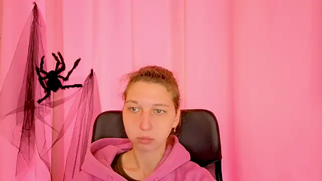 Snapshot of CuteEllii chatting on November 19, 2025, 11:10 am CuteEllii online show from November 19, 2025, 11:10 am