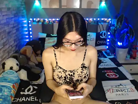 Snapshot of HotNathalie6900 chatting on April 10, 2026, 12:43 pm HotNathalie6900 online show from April 10, 2026, 12:43 pm