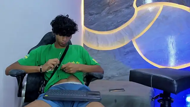 Sex Boy 33  online show from November 2, 2025, 3:42 am