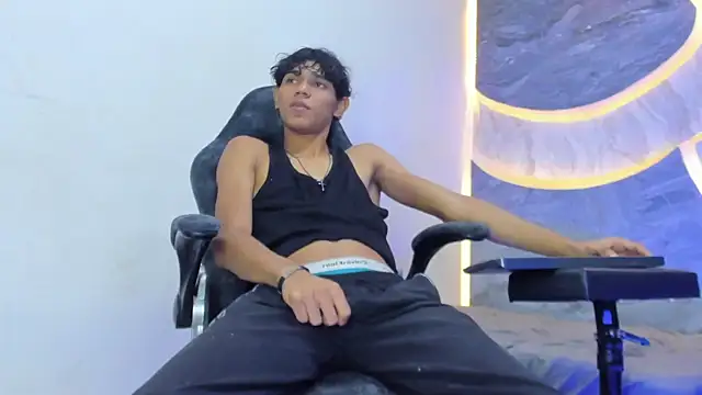 Sex Boy 33  online show from November 13, 2025, 3:27 am