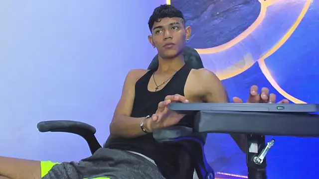 Sex Boy 33  online show from November 25, 2025, 5:29 am