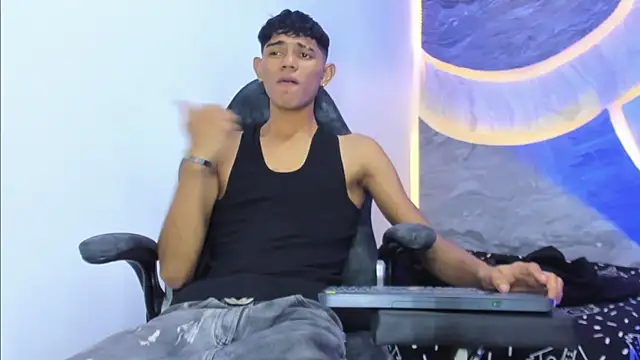 Sex Boy 33  online show from December 14, 2025, 6:30 am