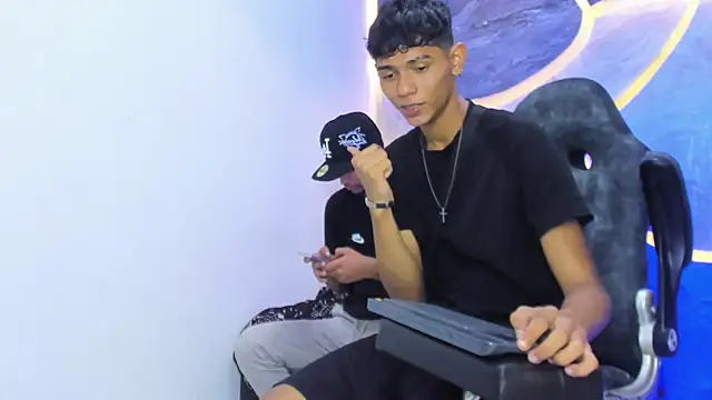 Sex Boy 33  online show from December 18, 2025, 4:29 am