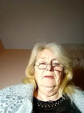 AmyLove353 online show from November 12, 2025, 8:19 pm