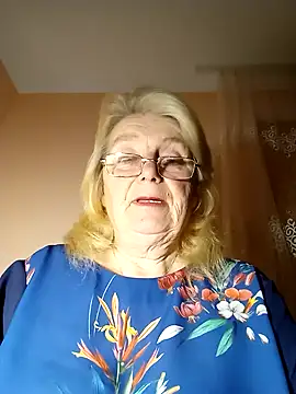 AmyLove353 online show from November 19, 2025, 8:42 pm