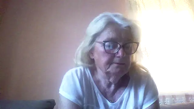 AmyLove353 online show from May 28, 2026, 3:48 am