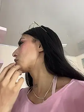 Violeet-Smith online show from November 15, 2025, 10:04 pm