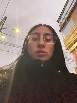 Violeet-Smith online show from December 21, 2025, 11:01 pm