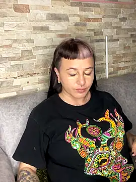 Snapshot of camilaa_lux chatting on October 29, 2025, 10:28 am camilaa lux online show from October 29, 2025, 10:28 am