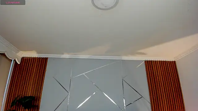 Snapshot of camilaa_lux chatting on November 8, 2025, 1:00 pm camilaa lux online show from November 8, 2025, 1:00 pm