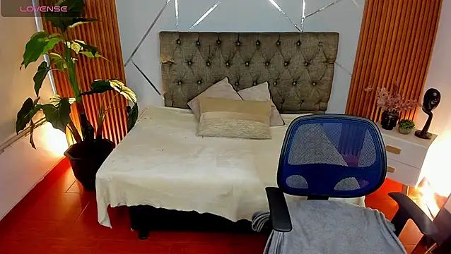 Snapshot of camilaa_lux chatting on November 29, 2025, 12:52 pm camilaa lux online show from November 29, 2025, 12:52 pm