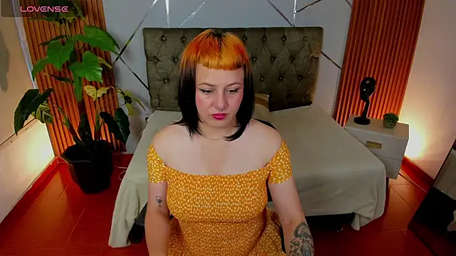 Snapshot of camilaa_lux chatting on February 6, 2026, 12:52 pm camilaa lux online show from February 6, 2026, 12:52 pm