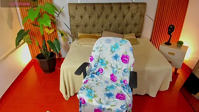 Snapshot of camilaa_lux chatting on February 12, 2026, 11:49 am camilaa lux online show from February 12, 2026, 11:49 am