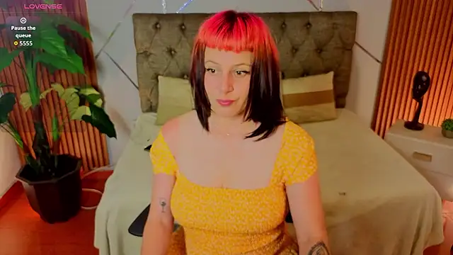 Snapshot of camilaa_lux chatting on February 24, 2026, 2:26 pm camilaa lux online show from February 24, 2026, 2:26 pm