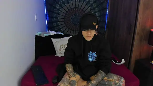 cleoo jhonny online show from November 6, 2025, 4:24 am