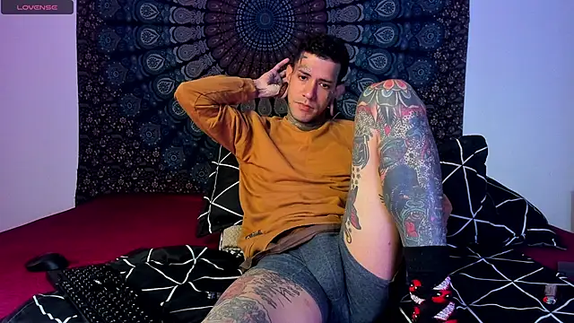 Snapshot of cleoo_jhonny chatting on February 13, 2026, 12:28 am cleoo jhonny online show from February 13, 2026, 12:28 am